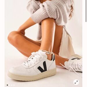 Veja V-10 Sneakers